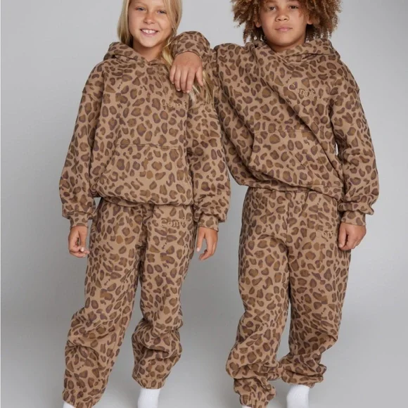 Comfrt Kids Brown Leopard Minimalist Hoodie Medium - Picture 2 of 3